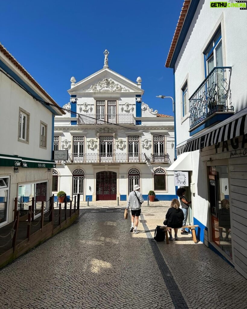 Antonella Clerici Instagram - Riguardando la galleria del telefono, ecco alcune foto non pubblicate del #Portogallo! 🇵🇹❤️ Come vi dicevo oggi in puntata, è un paese spesso sottovalutato ma che vi consiglio di visitare se non ci siete mai stati! 😃 #Ericeira