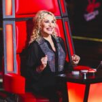 Antonella Clerici Instagram - Le squadre dei nostri coach sono quasi complete ma le BLIND AUDITION proseguono!🎙️✌🏼✨ Ci vediamo questa sera dalle 21:30 su @rai1official e @raiplay_official con #TheVoiceSenior! ❤️ @thevoice_italy