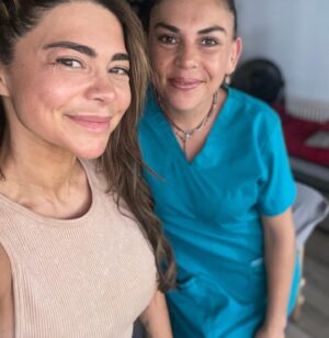 Antonella Ríos Instagram - Esta ha sido una semana llena de desafíos personales,emociones profundas y gente valiosa 
Este es mi recuento semanal 

1.está soy yo recordándoles que en el link de mi biografía pueden encontrarme 
2. @clinicamdg con la mismísima @mariondegiorgis que con la #sopranotitanium me dejo #aerodinamica full depilada 
3.Las chicas de @zonalatina @sanvave  y @sritanino que me maquillan y peinan y me dan cariño ♥️ 
4.@paula_terapias que me dejó con su masaje flotando 🙏🏻
5.mi querida @andreamfitness que me ha ayudado a moverme y entrenar full 💪 #lamejor 
7. @drjosealfonzo el único en chile que hace tratamientos láser para todo tipo de temas dermatológico ⬅️pase a ver si instagram @revitalaser.cl 
8.mis compañeros de #melate que ya casi termina #losextrañaré