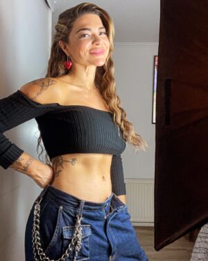 Antonella Ríos Instagram - Capítulo 3 en spotify #contenidoexclusivo con #antonellarios 
Este cap es del #autogestion en el momento de amar 
gracias @extensionesrapunzzel por tu apoyo y cariño ♥️