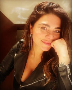 Antonella Ríos Instagram - #juernes😎 

Síganos en @cuantosparesontresmoscas en youtube y en spotify 🪰🪰🪰
nos vemos 👀