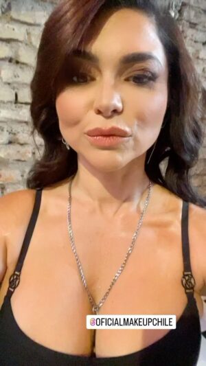 Antonella Ríos Instagram - Hoy @oficialmakeupchile hizo la magia 💕