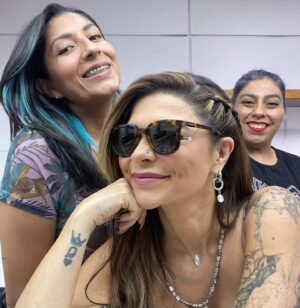 Antonella Ríos Instagram - Esta ha sido una semana llena de desafíos personales,emociones profundas y gente valiosa 
Este es mi recuento semanal 

1.está soy yo recordándoles que en el link de mi biografía pueden encontrarme 
2. @clinicamdg con la mismísima @mariondegiorgis que con la #sopranotitanium me dejo #aerodinamica full depilada 
3.Las chicas de @zonalatina @sanvave  y @sritanino que me maquillan y peinan y me dan cariño ♥️ 
4.@paula_terapias que me dejó con su masaje flotando 🙏🏻
5.mi querida @andreamfitness que me ha ayudado a moverme y entrenar full 💪 #lamejor 
7. @drjosealfonzo el único en chile que hace tratamientos láser para todo tipo de temas dermatológico ⬅️pase a ver si instagram @revitalaser.cl 
8.mis compañeros de #melate que ya casi termina #losextrañaré