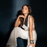 Anushka Sen Instagram - Asmara days ☁️🌟 . Makeup and hair @makeupbysalonij @hairbyradhika 📸 @miteshsphotography Styled by @stylingbyvictor @sohail__mughal___ Outfit @orthodox_design Heels @londonrag_in Styling team @styleby_antara @sanzimehta777 Jewellery @ishhaara @ascend.rohank