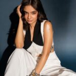 Anushka Sen Instagram - Asmara days ☁️🌟 . Makeup and hair @makeupbysalonij @hairbyradhika 📸 @miteshsphotography Styled by @stylingbyvictor @sohail__mughal___ Outfit @orthodox_design Heels @londonrag_in Styling team @styleby_antara @sanzimehta777 Jewellery @ishhaara @ascend.rohank
