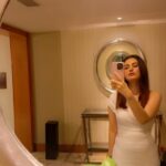 Anusmriti Sarkar Instagram - Hello weekend 💓🧿🧿 @artistmiel @rahvlsworld @soulmusicstudioofficial @rajvirsainiofficial @srishrai @iam_obedafridi #run #song #saturday #musicvideo #as #anusmritisarkar #anusmriti #love