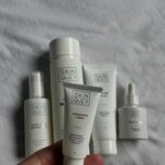 Any Borges Instagram - Bom dia! Um pouco do meu ritual de autocuidado diário 😌 mesmo com uma rotina corrida devemos tirar um tempinho para cuidar da pele, e nada melhor que a @skin.quer para manter a pele bonita e saudável. Já cuidou da sua pele hoje?