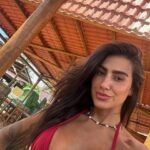 Any Borges Instagram - Nessa viagem de aniversário, tô curtindo muito, sabe? Tudo do jeitinho que eu amo. Praia, risadas com a família, comida simples, lugares surreais. Era exatamente o que eu tava precisando agora 😎☀️🌴