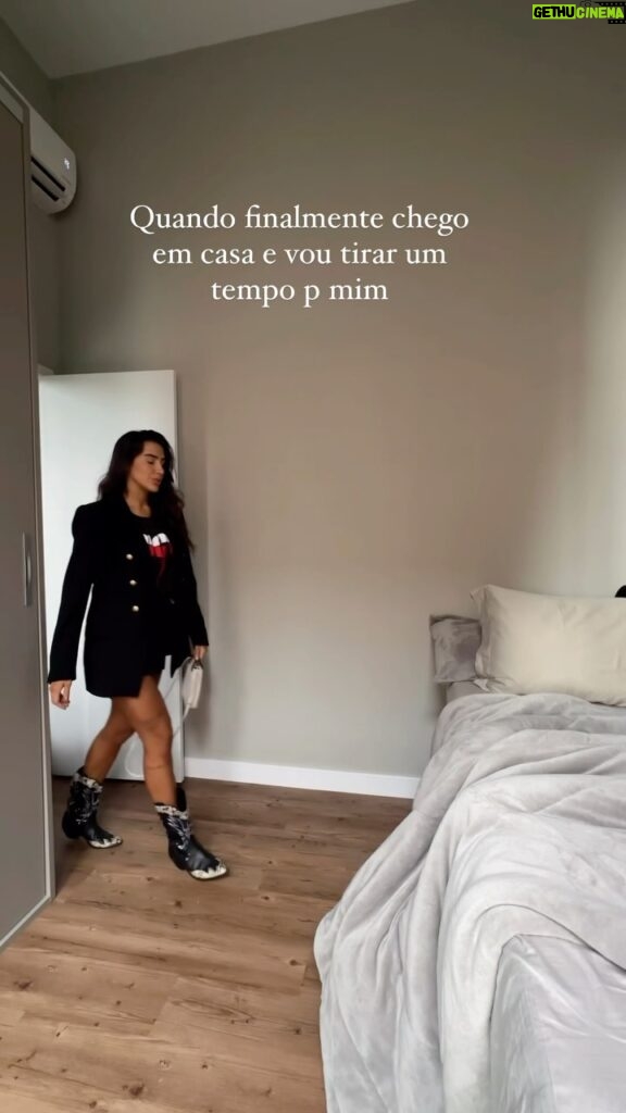 Any Borges Instagram - Como hoje é o dia da mulher, um vídeo que reflete a rotina de tantas mulheres, inclusive a minha 😅😂 Feliz Dia das Mulheres para todas nós 🫶🏽🌹 #diadasmulheres🌹 #mulherespoderosas