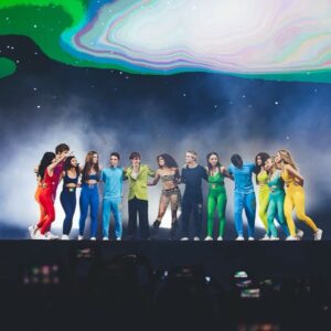 Any Gabrielly Instagram - 🇧🇷✨5 anos celebrados em uma noite✨🇧🇷 Obrigada a todos que cantaram comigo com todo o coração, que vieram nos ver nas portas dos hotéis, passaram horas fazendo presentinhos e cartinhas, que me deixaram uma mensagem de apoio tanto para o show quanto para o resto da minha carreira. Eu NUNCA vou me esquecer dessa noite e vocês são a peça principal disso tudo. Pra equipe maravilhosa que fez com que esse momento fosse perfeito: OBRIGADA. Das luzes, ao som, a segurança, a produção, aos estilistas, montagem de palco, coreógrafos e todas as outras pecinhas que fazem parte disso tudo. Terão um post de agradecimento especial assim que a tour acabar, ainda tem dois shows UHUUUU. Thank you so much Brazil!!! And Portugal…get ready, the #ForeverUnitedTour is coming your way ✨🇵🇹🤍
