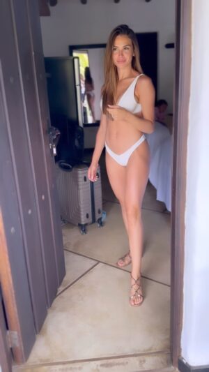 Arán de las Casas Instagram - Llegando a uno de nuestros sitios favoritos en el mundo , brindando por la vida y por el amor @posadalaesmeraldamorrocoy 🌴✨🫶🏼