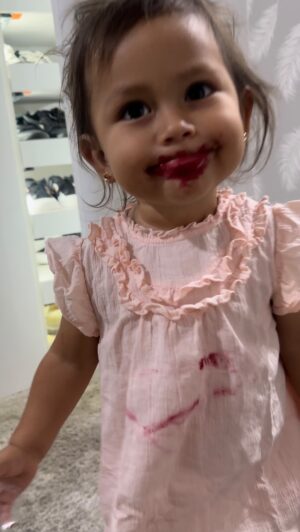 Arán de las Casas Instagram - Tenemos aficionada al maquillaje en la familia 😂😍