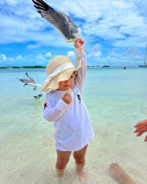 Arán de las Casas Instagram - escoger entre 100 fotos solo 10 está difícil , que hago con el resto ? 🥵 .
@posadagalapagoslosroques .🏝️
@bluestarve 🛫