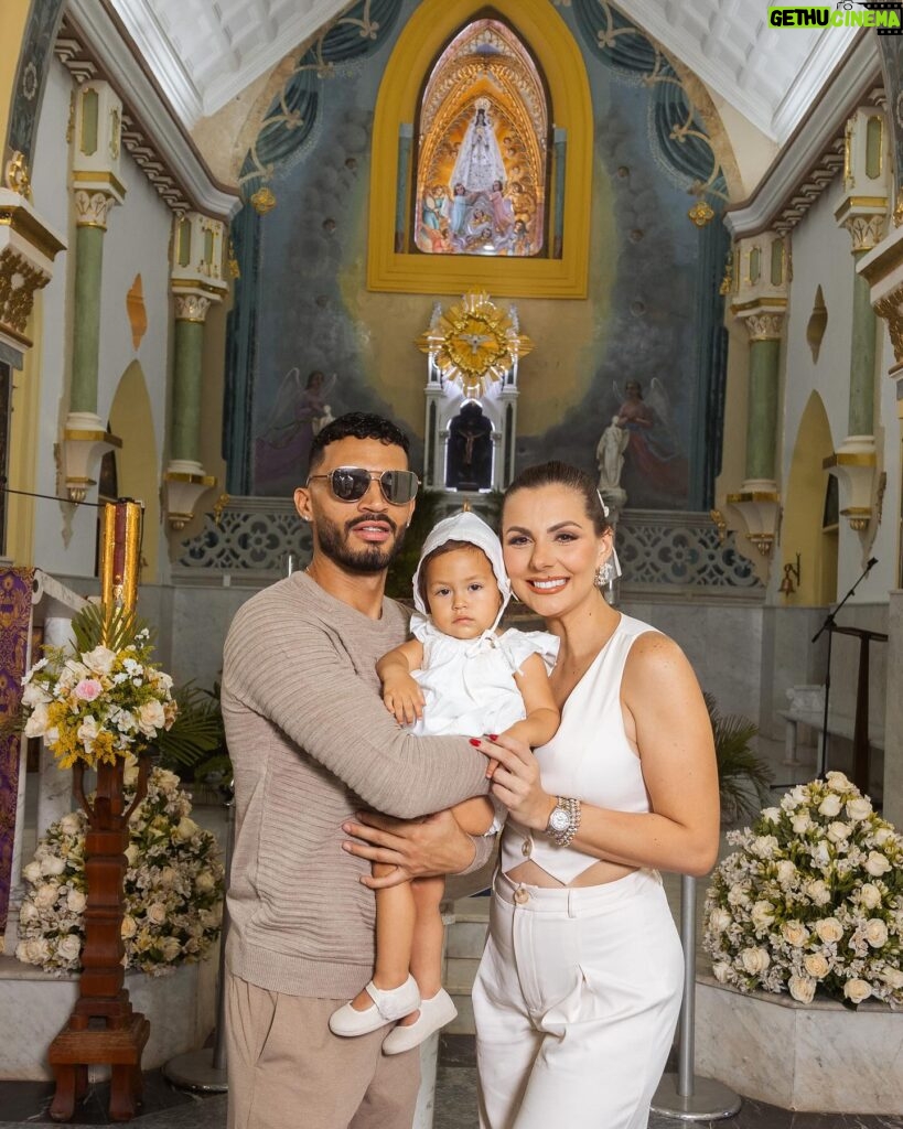 Arán de las Casas Instagram - Un día inolvidable para nuestra familia 🙏🏻 Finalmente bautizamos a nuestros chiquitos como siempre lo soñamos, en la basílica de la Virgen del Valle, en nuestra amada isla de Margarita, que siempre ha sido muy especial en nuestra historia de amor 🫶🏻 Gracias a nuestros amigos y padrinos por formar parte de este día tan importante para nosotros ✨ Les gustaría ver un poco más ?? 📸 @fotodanielmarin