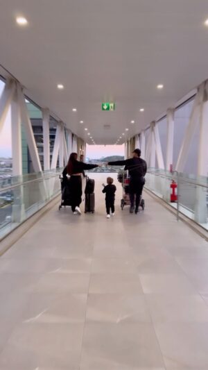 Arán de las Casas Instagram - Y después de 3 años nos pudimos reunir con nuestra familia en Chile ❤️ Directo de Caracas a Santiago de Chile con @aerolineasestelar 

Quien creen que se emocionó más??