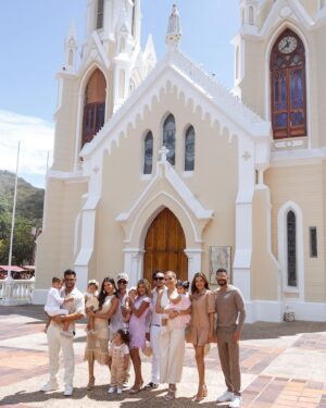 Arán de las Casas Instagram - Un día inolvidable para nuestra familia 🙏🏻

Finalmente bautizamos a nuestros chiquitos como siempre lo soñamos, en la basílica de la Virgen del Valle, en nuestra amada isla de Margarita, que siempre ha sido muy especial en nuestra historia de amor 🫶🏻

Gracias a nuestros amigos y padrinos por formar parte de este día tan importante para nosotros ✨

Les gustaría ver un poco más ??

📸 @fotodanielmarin