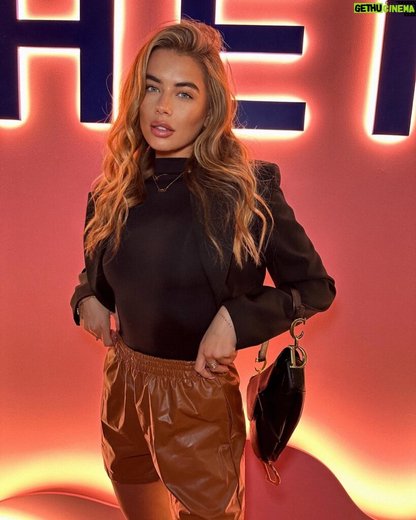 Arabella Chi Instagram - Me in an outfit 🖤🤎 @shein_gb @sheinofficial #MeetSHEIN #SHEINLiverpoolpopup #SHEINTHEKNOW AD