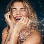 Araceli González Instagram - Lanzamos nuestra marca G.ara con una línea de skin care que cumple con todo lo que amo! Hidratante, humectante para cualquier momento del día! Haciendo que mis rutinas sean refrescantes 💦 Es un combo de 3 productos para lo diario y para todo tipo de piel. Fresh foam: Espuma de agua micelar 💦. Limpieza profunda sin perfume Fresh face: Bruma descongestiva con ácido Hialuronico. Extractos de manzanilla, aloe vera y te verde. No oleosa! Blue water gel: gel facial con dos tipos de ácido Hialuronico y vitamina A&E. Hidrata por más horas! También sirve de primer ( antes del makeup) Sin parabenos 🙌🏻 Sin sulfatos ✋ Sin petrolatos ✅ Apto vegano 🌱 Cruelty free 🐰 Sin detergente 🤩 Sin alcohol 😍 Cualquier consulta @araceliweb Araceliweb.com Showroom: Delgado 1324, Belgrano Martes a sábados 10:30 hs a 18:00 hs Te esperamos para hacer la experiencia de “Impulso refrescante “ los vas amar! @g.aracosmetics by Araceli #gara #garaskincare #skincare #hidrata #humecta #humectacion #hidrtacion #rutinafacial #rutinaencasa #rutinaskincare #araceligonzalez #araceliweb #tiendaonline