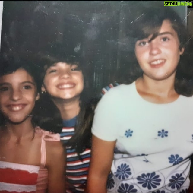 Araceli González Instagram - Hay mucha nostalgia por estos días! Mis primas ❤️