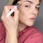 Araceli González Instagram - Ya no es imposible lograr tu base perfecta! Podes hacerla a tu medida!!! 🤩 Custom by @g.aracosmetics 4 tonos perfectos Iara usarlos por separado, mezclarlos y lograr un rostro con estructura desatancando y marcando para que se vea natural! Flexible y luminosa ⭐️ Están formulados con ácido Hialuronico para que le de hidratación a tu piel y evitar efecto máscara! Eso no nos gusta! Menos es más! Nada mas natural! Créeme! Los vas amar. 💫 Tip: No olvidar preparar tu piel! Es fundamental para una base fresca y duradera. Long lasting. 👄 @araceligonzalez67 #gara #garacosmetics #base #araceligonzalez #custom #basesuave #base #corrector #corrección #custom #tiendaonline