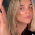 Araceli González Instagram - Nuestro combo es perfecto para cualquier rutina del día! Vos elegí donde usarlo! Los tres se potencian haciendo los pasos perfectos! Fresh foam: espuma de agua 💦 micelar Fresh Face : Bruma descongestiva, humectante e hidratante con extractos de plantas 🌱 más ácido Hialuronico. Blue water gel: dos tipos de ácido Hialuronico con vitaminas . Hidratante y refréscate dejando la piel perfecta para un makeup o la rutina del día! La amaras! Parches humectantes e hidratantes descongestivos ! Elegí el rubí ! 💫 Cuidarse es muy #araceliweb @g.aracosmetics #gara #garaskincare #skincare #araceligonzalez #tiendaonline