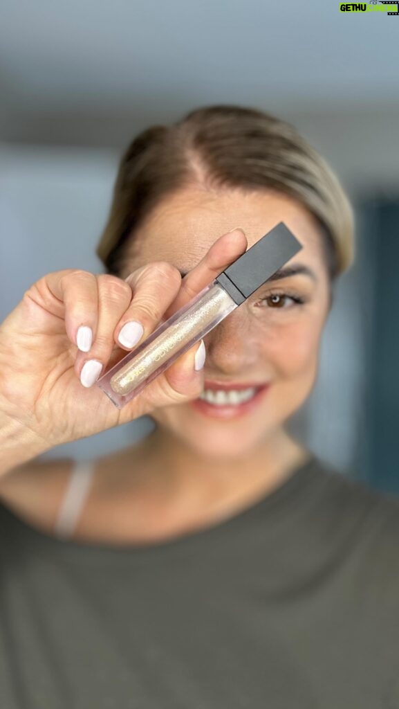 Araceli González Instagram - Segunda parte! Makeup! Custom Correctores para hacer tu base a tu medida . Luminosa y flexible. Radiante . 🌸 @g.aracosmetics by @araceliweb @araceligonzalez67 Araceliweb.com WhatsApp 1166167777