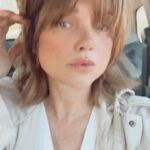 Araceli González Instagram - Volviendo de la pelu! Hoy sin auto! Me llevan . Corte nuevo! Peinado nuevo. Pero siempre mi sparkly gloss . Clear! De @g.aracosmetics @araceliweb 🤩👋