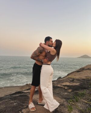 Arcrebiano Araújo Instagram - gravar assim fica fácil ♥️
-
-
-
Em Breve @julietaeromeuofilme na @primevideobr 🎥