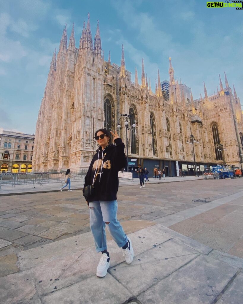Arden Cho Instagram - Being a tourist in Milan ✌🏼
