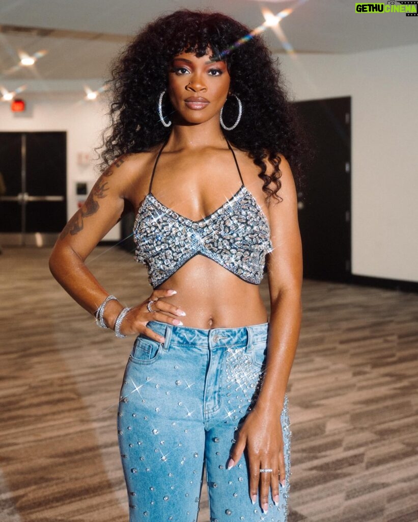 Ari Lennox Instagram - I’m one year sober from alcohol today ❤️ I love you all.
