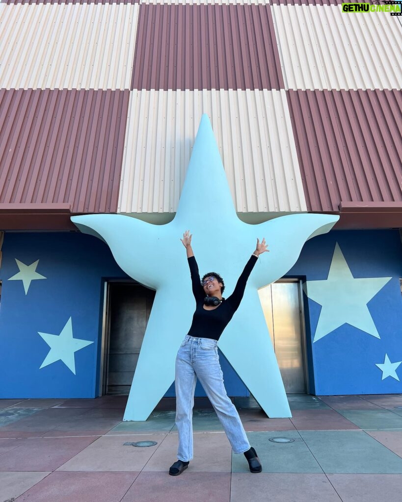 Ariana DeBose Instagram - Arms open wide ready to receive what 2024 has to offer ✨ Happy New Year 🥳💜