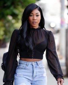 Ariane Nicole Andrew Instagram - Being a Queen, you don’t wait for opportunities, you create them. You hustle hard, take risks, and never settle for less. What’s one bold move you’ve made recently to go after what you want? 💫