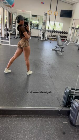 Ariane Nicole Andrew Instagram - Just a little reminder… #MondayMotivation 

P.S. you can download my Fitness app @doubleaacademy and get in mental 🧠 & physical 🦾 shape for FREE 🆓. Link in bio ⬆️