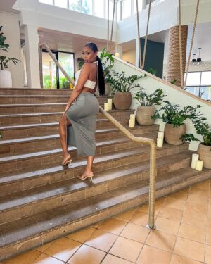 Ariane Nicole Andrew Instagram - Now that I found my groove… I’m able to do some more #BTS while filming 🎥 this feature film in #PuertoRico 🇵🇷

S/o to @luxangelesstudios, @damiendouglas_ , @stellyentertainment 

💄: @monisme_mua 
💇‍♀️: @queenwink 
👗: @poochstyles & @mrjasongriffin