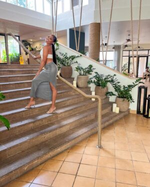 Ariane Nicole Andrew Instagram - Now that I found my groove… I’m able to do some more #BTS while filming 🎥 this feature film in #PuertoRico 🇵🇷

S/o to @luxangelesstudios, @damiendouglas_ , @stellyentertainment 

💄: @monisme_mua 
💇‍♀️: @queenwink 
👗: @poochstyles & @mrjasongriffin