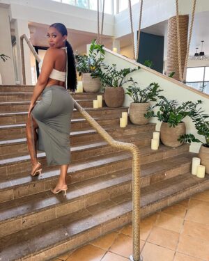 Ariane Nicole Andrew Instagram - Now that I found my groove… I’m able to do some more #BTS while filming 🎥 this feature film in #PuertoRico 🇵🇷

S/o to @luxangelesstudios, @damiendouglas_ , @stellyentertainment 

💄: @monisme_mua 
💇‍♀️: @queenwink 
👗: @poochstyles & @mrjasongriffin