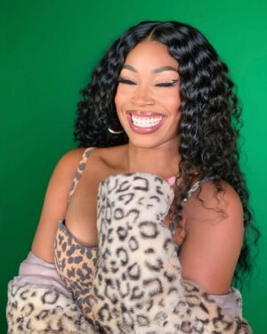 Ariane Nicole Andrew Instagram - So, next time life throws you a curve ball, remember to smile, laugh, and trust that something wonderful could be just around the corner. Embrace the journey. 🙏🏾💫
