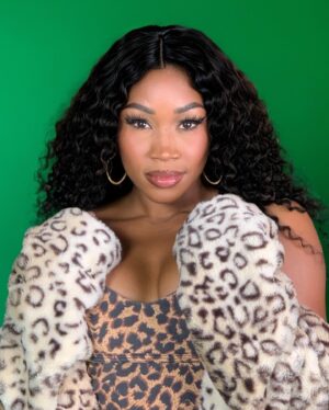 Ariane Nicole Andrew Instagram - So, next time life throws you a curve ball, remember to smile, laugh, and trust that something wonderful could be just around the corner. Embrace the journey. 🙏🏾💫