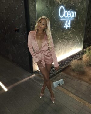 Ariane Nicole Andrew Instagram - Do blondes have more fun?