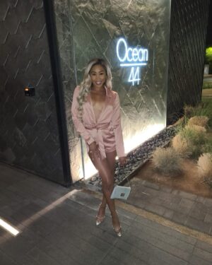 Ariane Nicole Andrew Instagram - Do blondes have more fun?