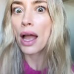 Arielle Vandenberg Instagram - Not the beige salamander lips! 🙅🏼‍♀️ I have the SOLVE!