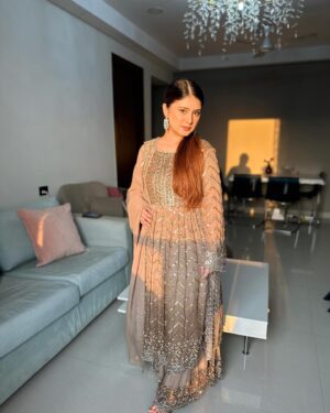 Arishfa Khan Instagram - Eid Mubarak🌙🤎

Wearing: @asbaabofficial