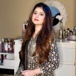 Arishfa Khan Instagram - वक़्त को अपना बनाने में, वक़्त लगता हा।🖤