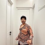 Armaan Malik Instagram - mere many moods 🫣 @abhisheksharmastudio ji ka shirt hai, pants they @hophead.apparel se, jooton ka intezaam kiya @chnks_official ne aur sab kuch style karne wali thi humaari pyaari @malvika_tater ma’am 🙏🏻 photos ka budget thoda kam tha toh khud hi shoot karliya self timer pe 🙋🏻‍♂️