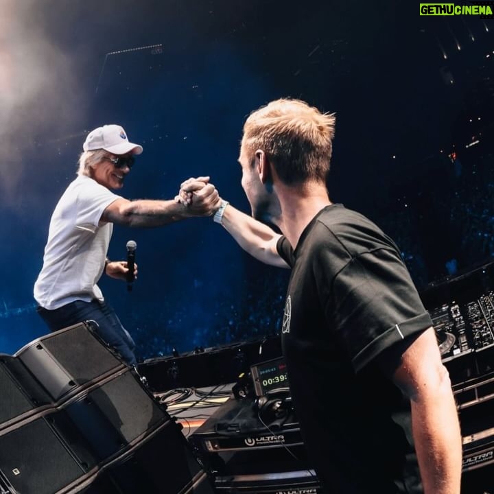 Armin van Buuren Instagram - There is always something special about playing @ultra Miami! Can’t believe it’s been two weeks already, here’s a little recap of my time at the festival 👊 Super excited to be playing at @ultraaustralia next weekend!