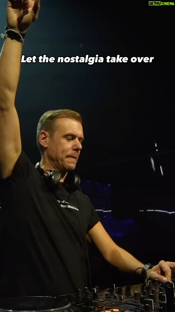 Armin van Buuren Instagram - Just a few more days till we celebrate @asotlive 🔥 Are you ready? Here’s a little throwback to my classic set of last year! So ready for Rotterdam 👊