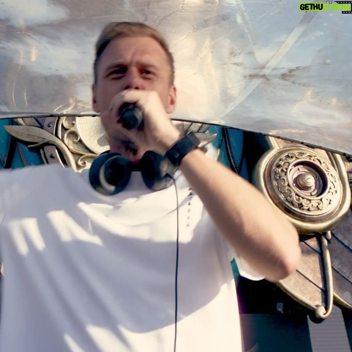 Armin van Buuren Instagram - Swipe 👉 for some moments from my Crystal Garden set at @tomorrowlandwinter ❄️ The mountains created some incredible views and the crowd was on 🔥 You can relive my set on my YouTube channel!