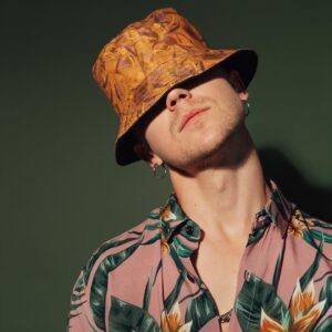 Artem Pyvovarov Instagram - Лови лето в новом номере журнала XXL @xxl @xxl_ukraine #XXL #АртемПивоваров ☀️