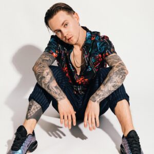 Artem Pyvovarov Instagram - Лови лето в новом номере журнала XXL @xxl @xxl_ukraine #XXL #АртемПивоваров ☀️