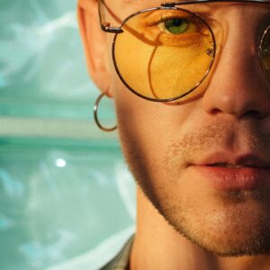 Artem Pyvovarov Instagram - 🔴Лови лето в новом номере журнала XXL @xxl @xxl_ukraine #XXL #АртемПивоваров ☀️
📸 @katiaklim